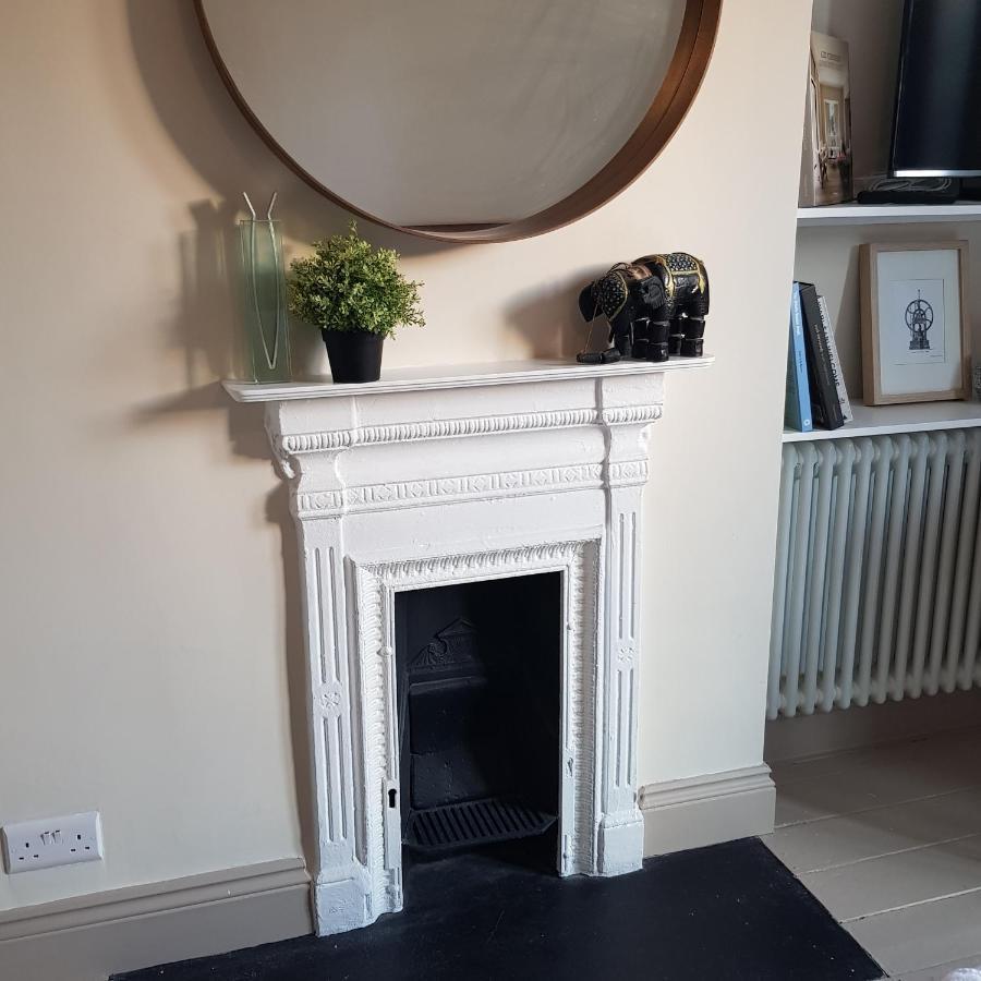 Quarto em Acomodações Particulares Beautiful Private In Queens Park Townhouse